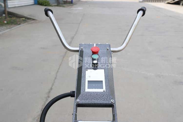 拋光機(jī)是為了讓地面表面有光澤，需要先研磨后才可以拋光。拋光分為粗拋和精拋，這時(shí)候可以使用拋光機(jī)，配合拋光墊，提高地面的光澤度。高速地坪拋光機(jī)讓你輕松完成地坪拋光工作，提高地坪亮度。