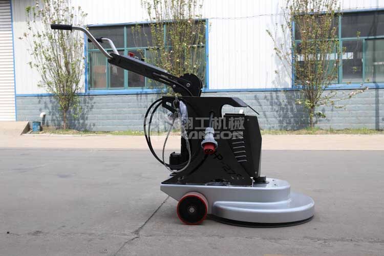 拋光機(jī)是為了讓地面表面有光澤，需要先研磨后才可以拋光。拋光分為粗拋和精拋，這時(shí)候可以使用拋光機(jī)，配合拋光墊，提高地面的光澤度。高速地坪拋光機(jī)讓你輕松完成地坪拋光工作，提高地坪亮度。