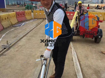 路面灌縫施工，選翔工機械瀝青灌縫機