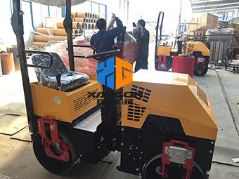 小型壓路機企業(yè)努力積極調(diào)整開辟新道路 小型壓路機企業(yè)努力積極調(diào)整開辟新道路