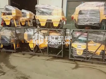 翔工機械一批小型壓路機包裝好，成功出口到國外