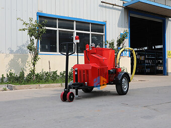 馬路瀝青灌縫機(jī)廠家有話說，選對(duì)設(shè)備不迷茫！