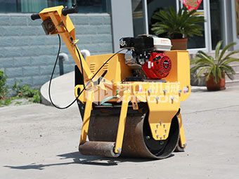 為什么別人家小型壓路機(jī)長壽？秘訣在這里！