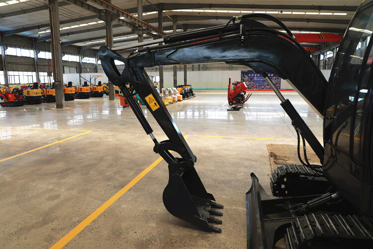 小型挖掘機(jī)使用破碎錘要注意什么？搞不好挖機(jī)報(bào)廢