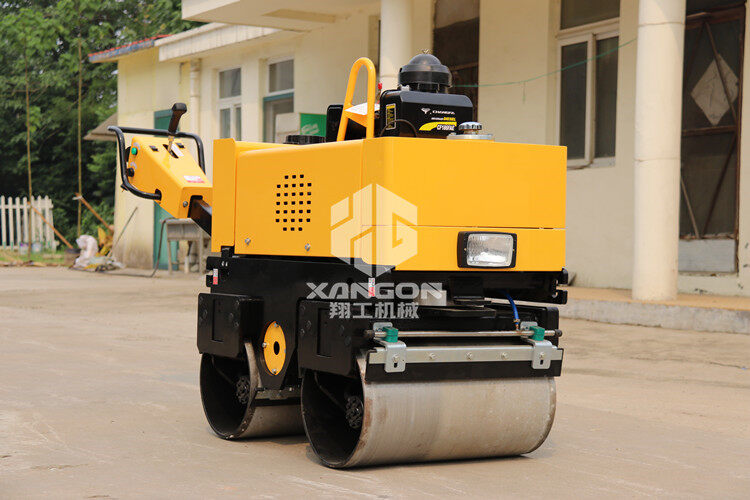 小型壓路機上坡下坡有技巧，萬萬不可大意