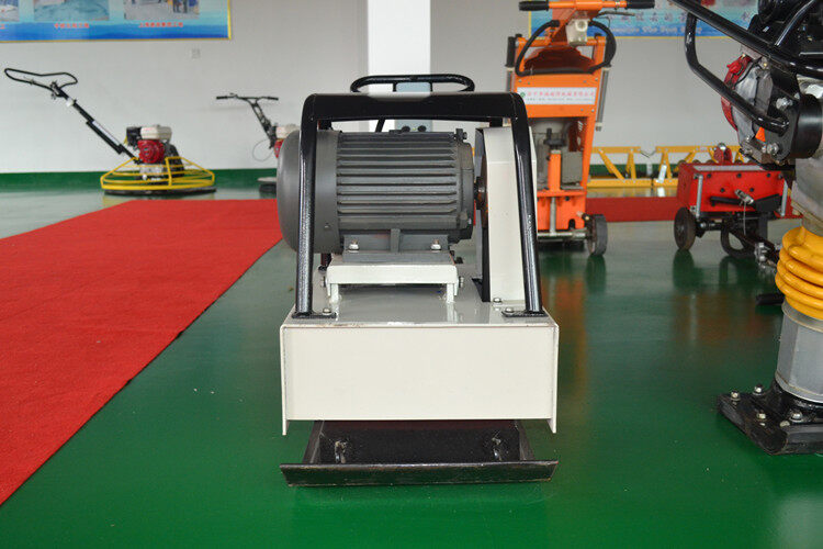 平板夯對(duì)于泥土壓實(shí)作用很大，沒(méi)人反駁吧？