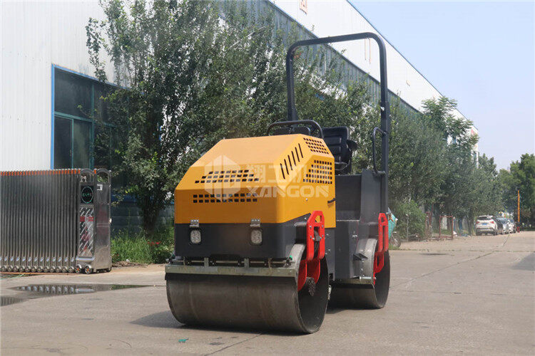 小型壓路機(jī)輪胎如何防老化？保養(yǎng)比什么都重要