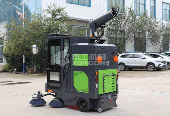 選擇駕駛式掃地車的三個優(yōu)勢 選擇駕駛式掃地車的三個優(yōu)勢