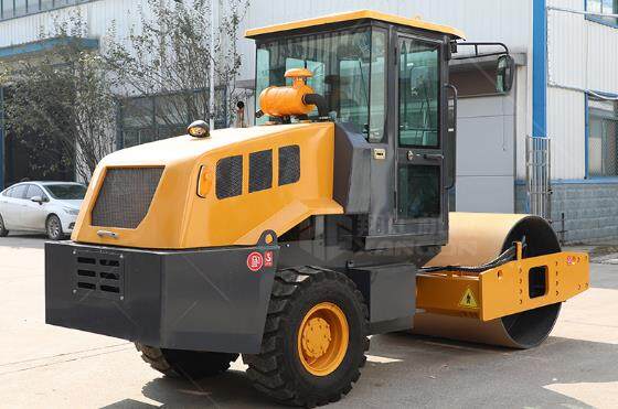 靜碾壓路機(jī)和振動壓路機(jī)之間的區(qū)別 靜碾壓路機(jī)和振動壓路機(jī)之間的區(qū)別